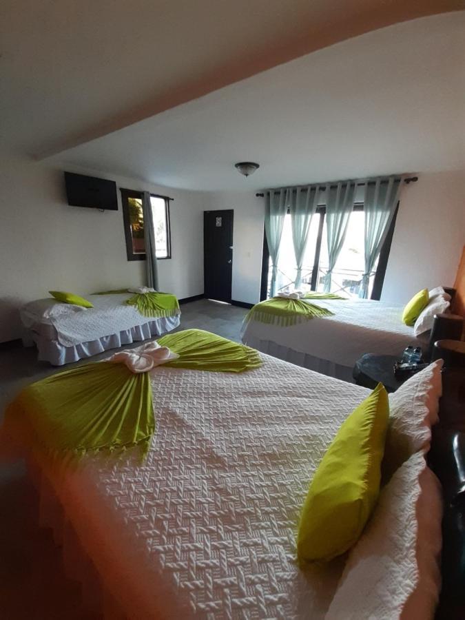 Castillo de San Felipe Hotel Mi Paraiso Rio Dulce מראה חיצוני תמונה