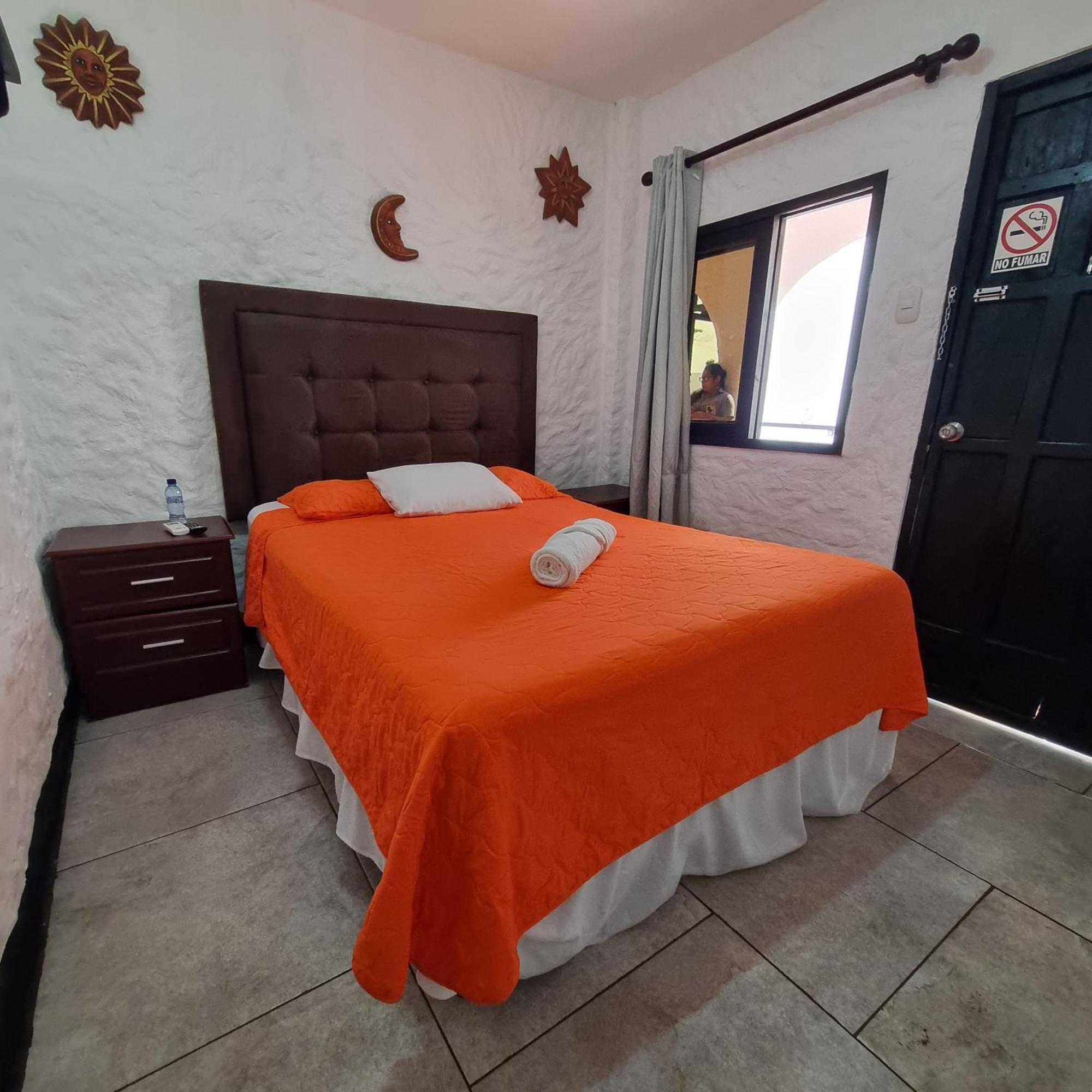 Castillo de San Felipe Hotel Mi Paraiso Rio Dulce מראה חיצוני תמונה