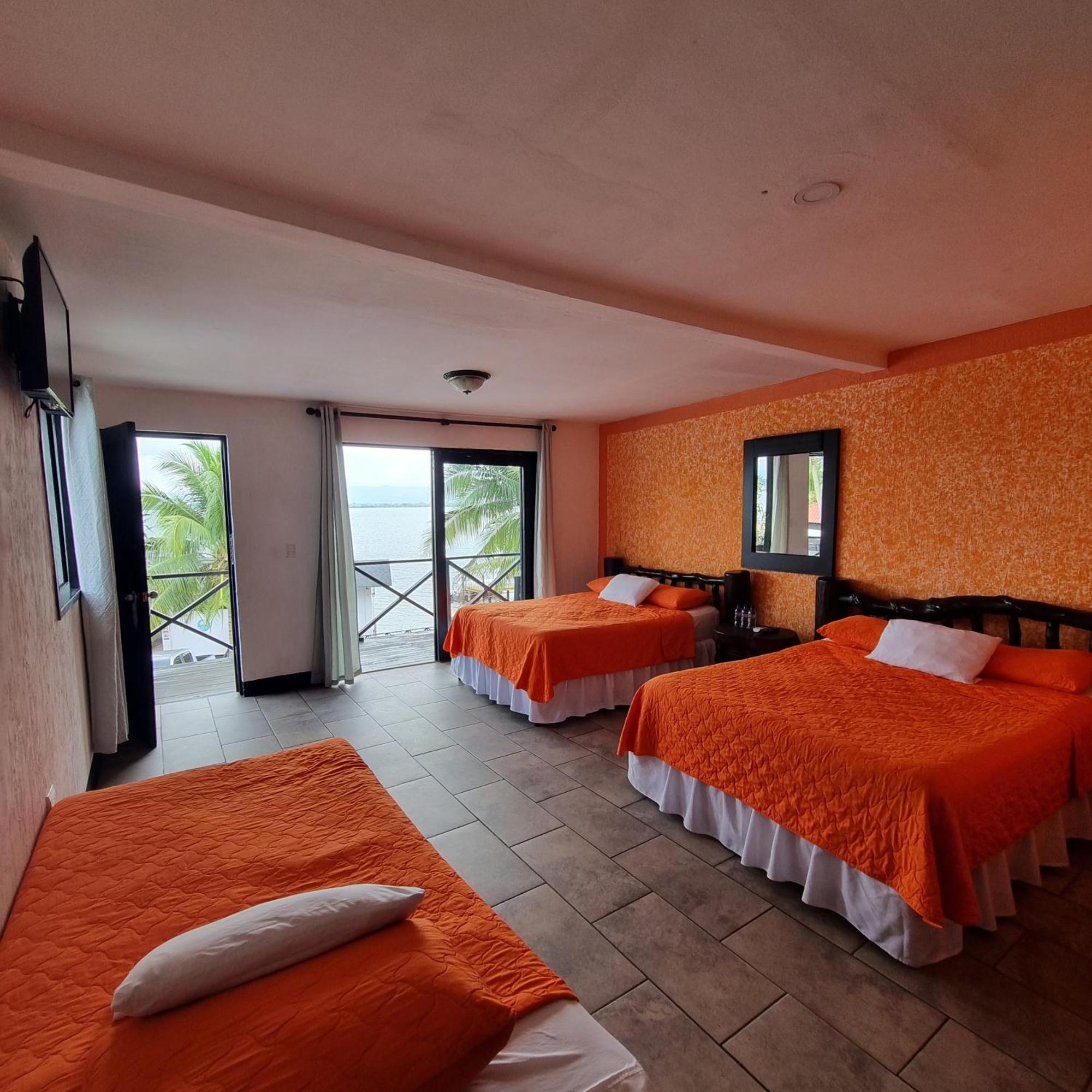 Castillo de San Felipe Hotel Mi Paraiso Rio Dulce מראה חיצוני תמונה